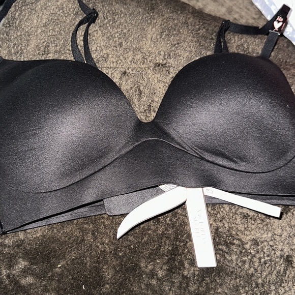 New - INCREDIBLE BY VICTORIA’S SECRET
Wireless Push-Up Bra‎ - Picture 5 of 9